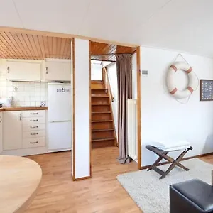 Houseboat Captain's Quarters In Harbour Botel